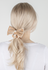 Trisa Fashion Samtscrunchie und Samtmasche auf Haarclip 15 cm sand
