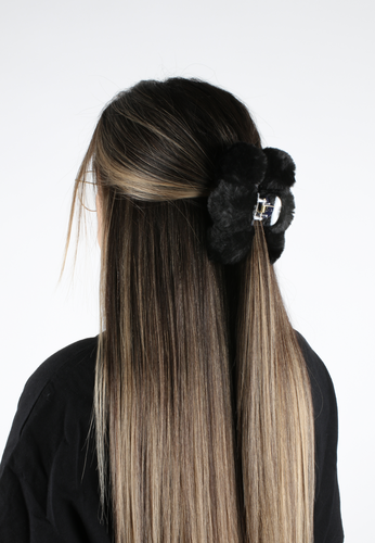 Trisa Fashion Fake Fur Haarklammer mit Pommeln 13 cm schwarz